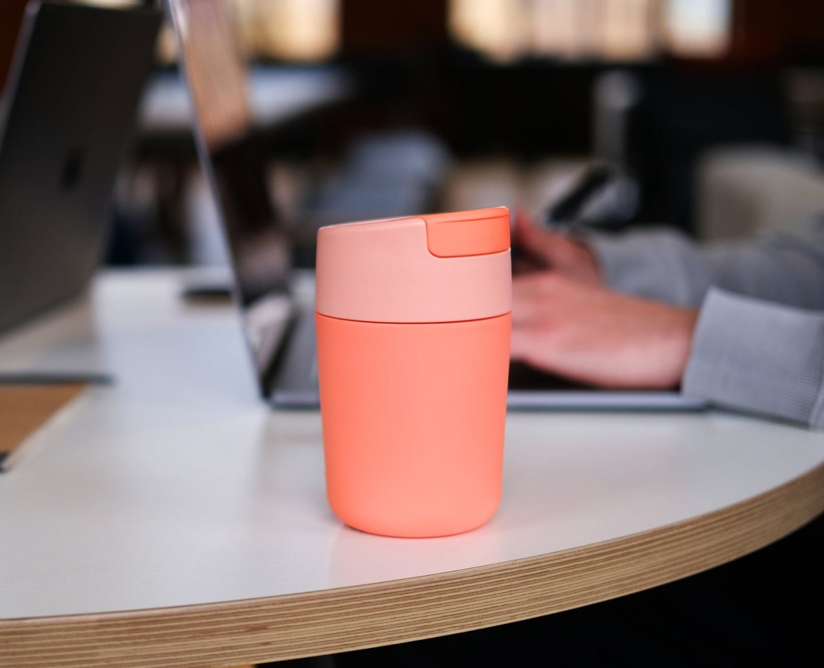 Joseph Joseph Sipp™ Travel Mug with Hygienic Lid 340ml Coral